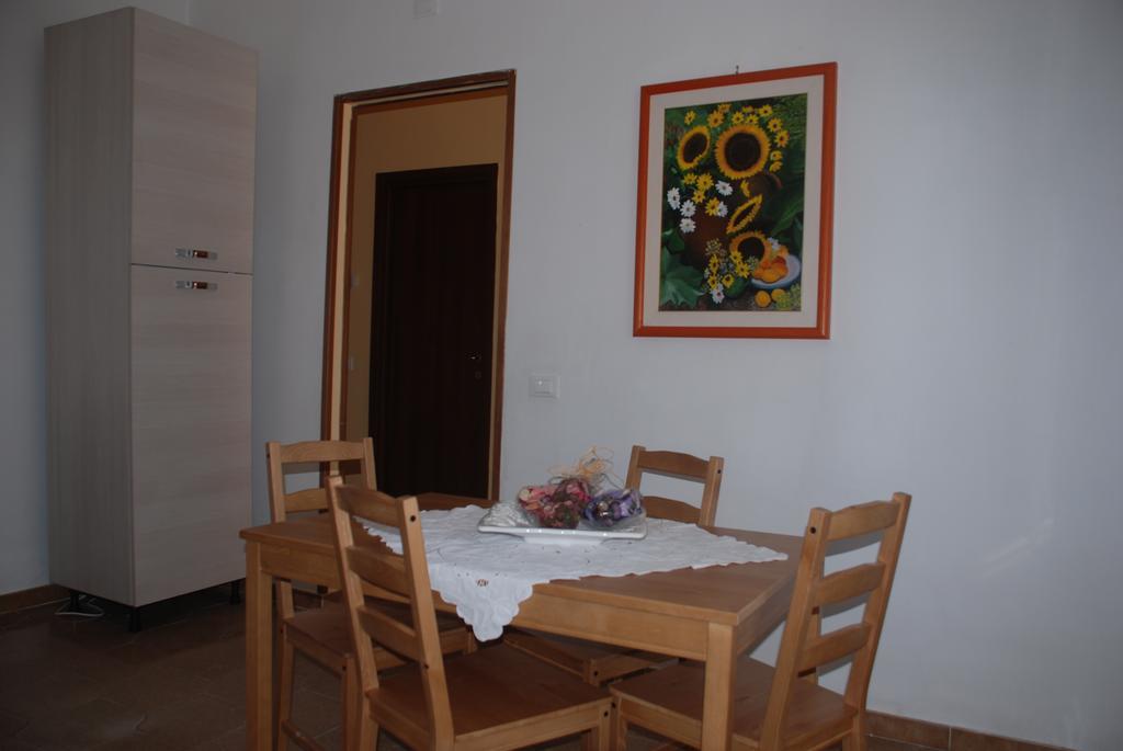 Ernest'S Apartment Fiumicino Bagian luar foto